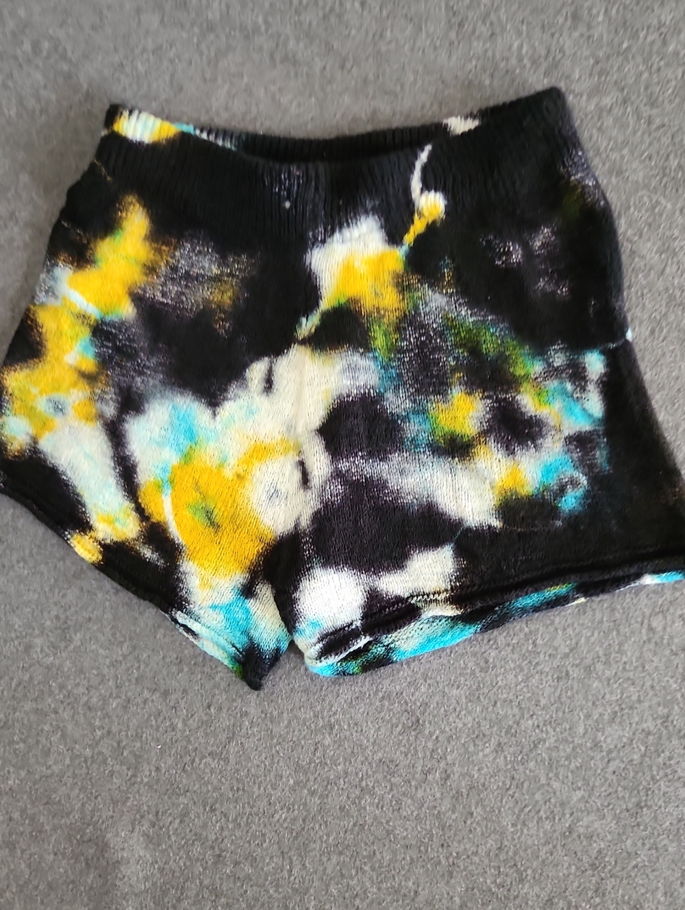 POL Women’s High Waist Black Abstract Sweater Shorts Size Small Colorful Stretch